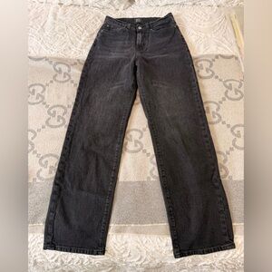 WOMEN'S BLACK STRAIGHT LEG JEANS